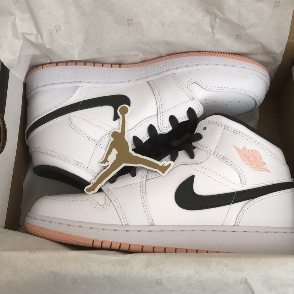 💖🖤NIKE AIR JORDAN 1 MID GS SNEAKERS🖤💖 - Picture 9 of 13
